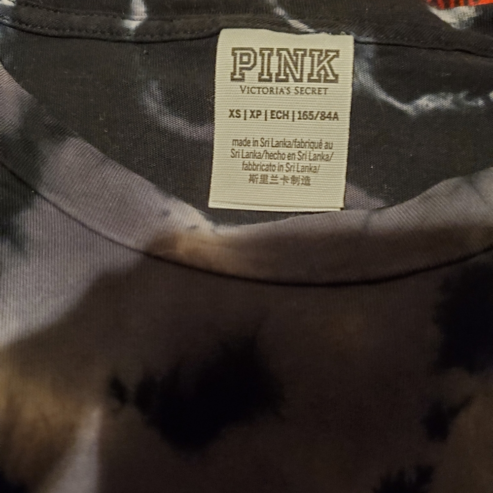 pink tee